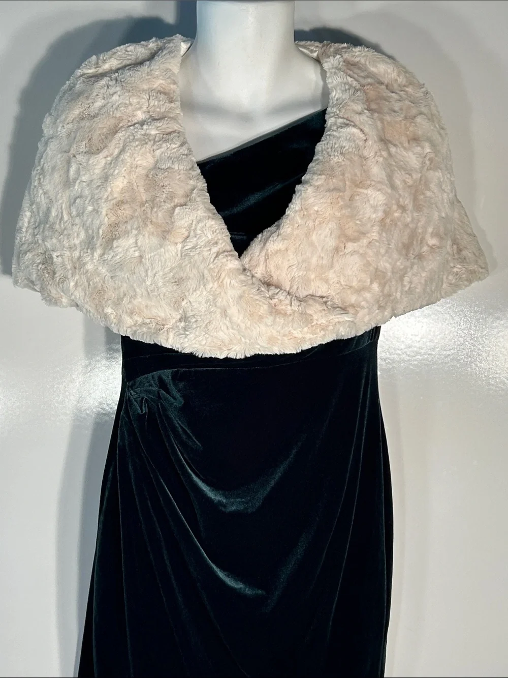 Eliza J SZ M Cream Furbie Faux Fur Capelet Shrug Formal Dressy Wedding Elegant